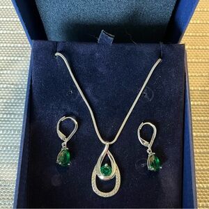 Elegant Silver and Emerald Green Stone Necklace and Earrings Set